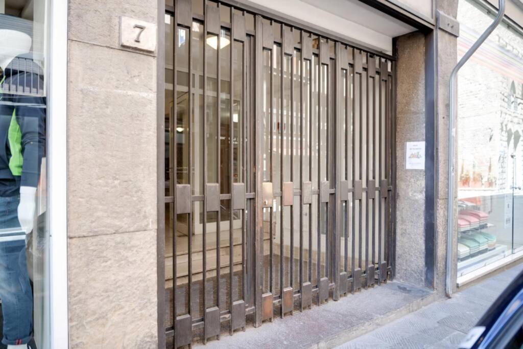 Апартаменты Ponte Vecchio-Newly Restyled Flat Флоренция Экстерьер фото